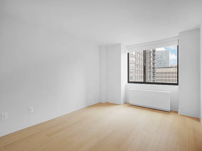Columbus Pl #N25G — Photo 6