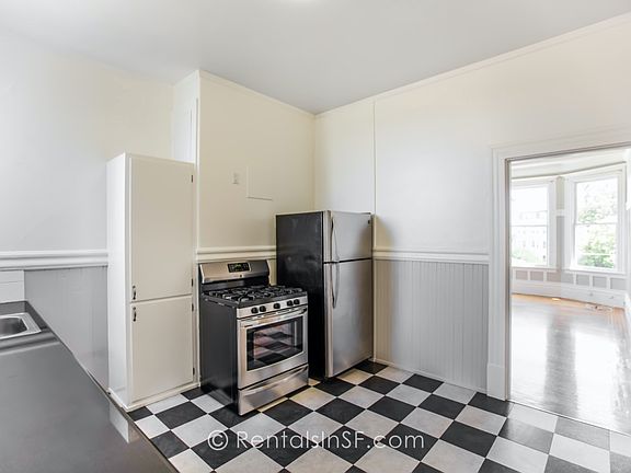 2nd image of 638 Clayton St #B