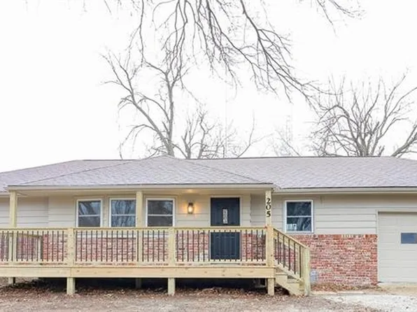 205 W 19th St, Holden, MO 64040
