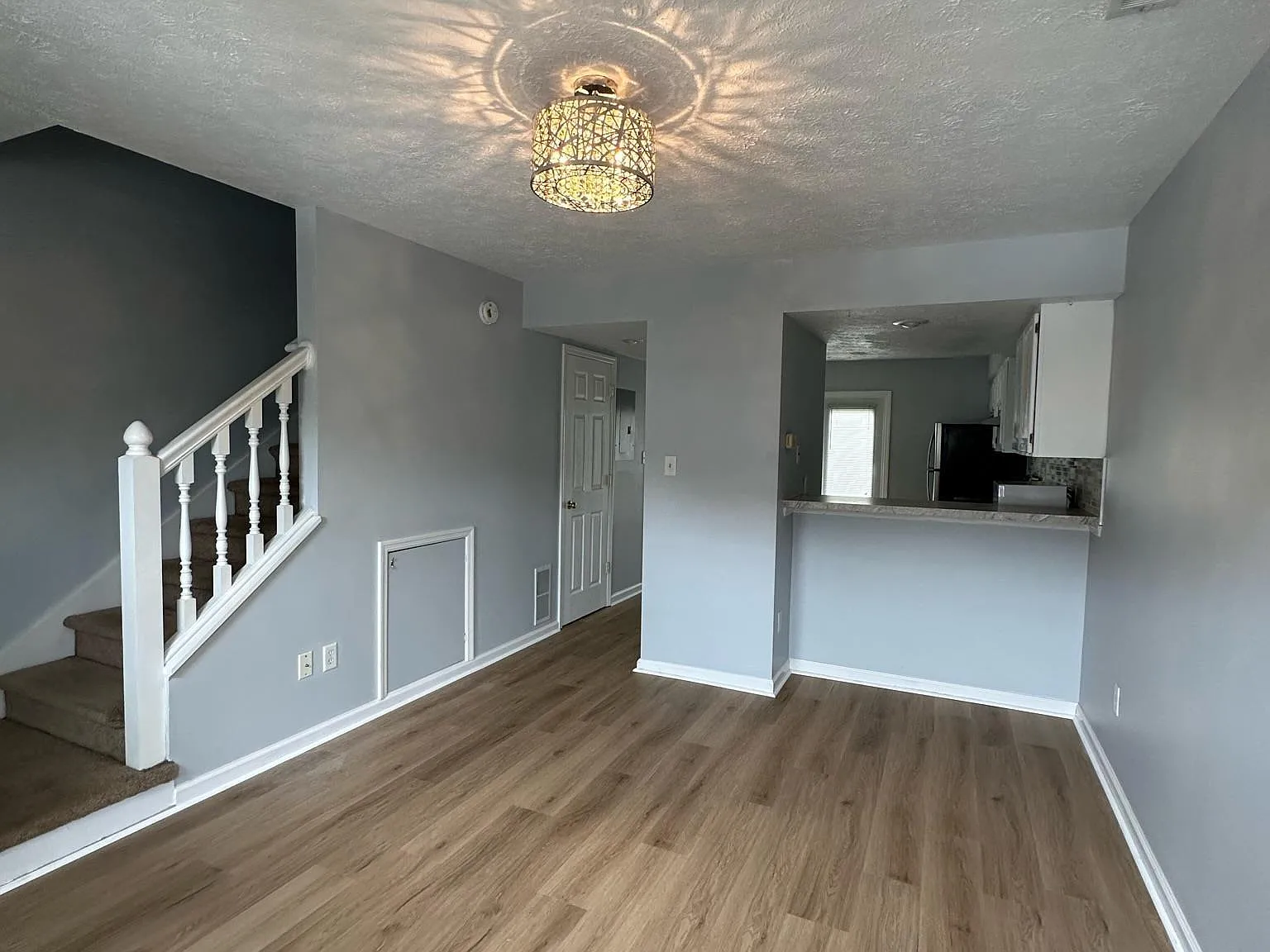 2 bed, 1.5 bath, 930 sqft, $1,395 — Photo 2