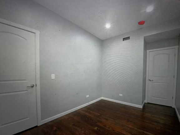 5th image of 2731 S Whipple St #1