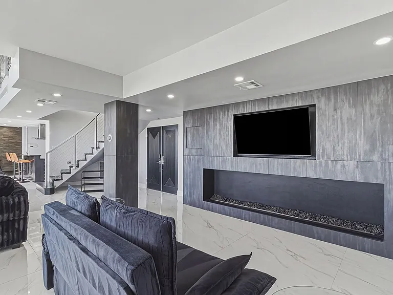 3111 Bel Air Dr #28H — Photo 11