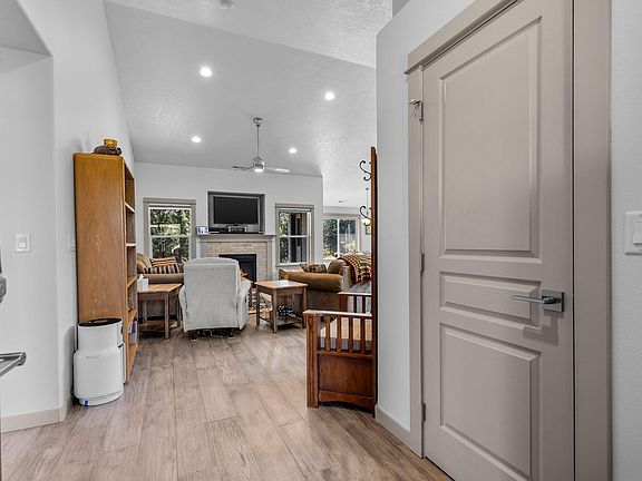 4th image of 222 Highland Meadow Loop