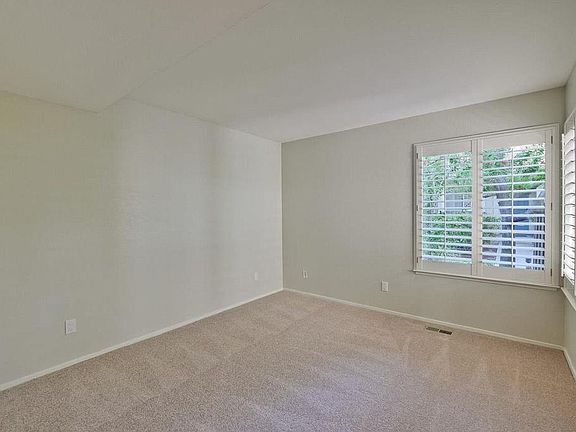 4th image of 21083 Patriot Way