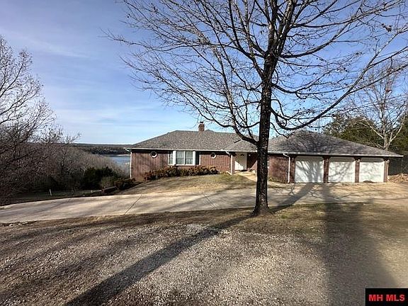 2nd image of 19 Golden Acre Pl
