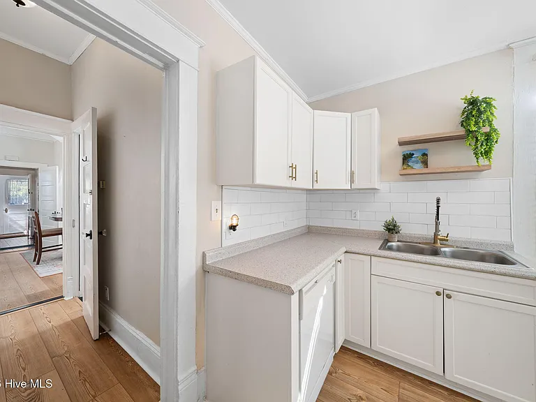 308 Dock St #LOWER — Photo 25