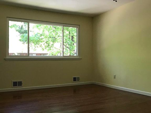 3rd image of 53 Belmar Dr W