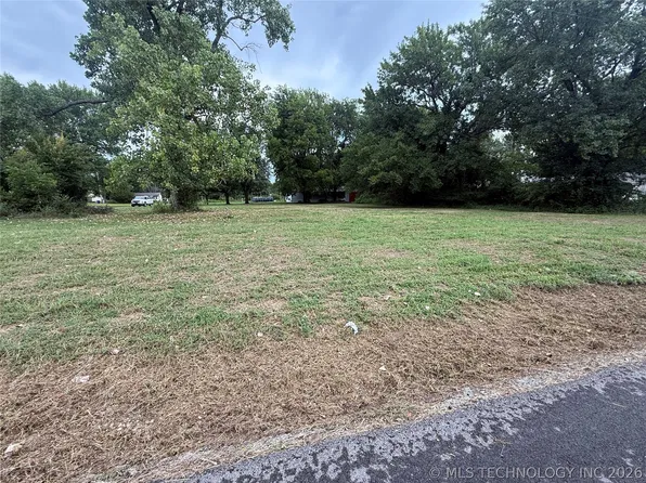 S Cresthaven St, Porter, OK 74454