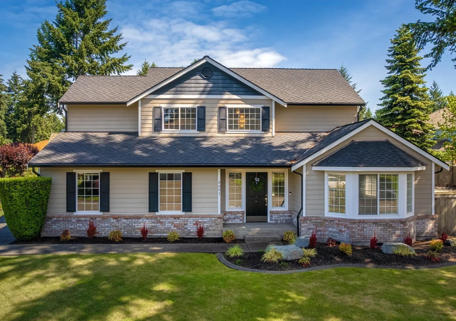 Spacious 4 Bedroom pet friendly Home in Gem Heights coming available! — Photo 1