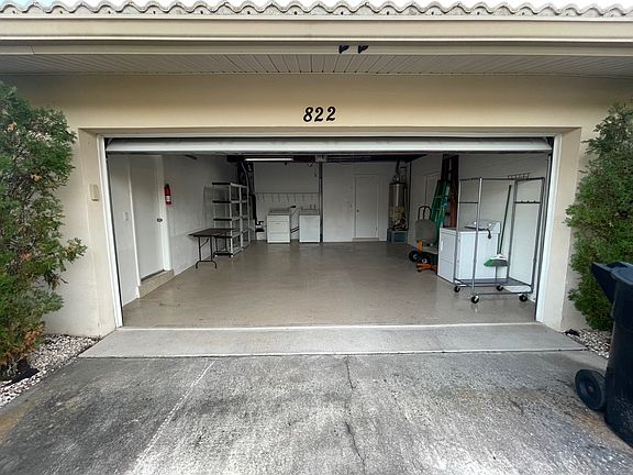4th image of 822 45th Ave NE