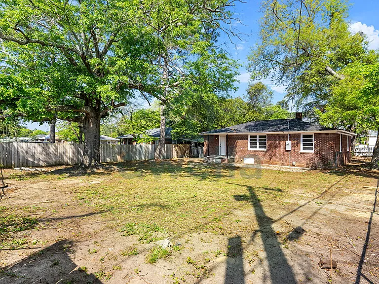 1611 Holland St — Photo 22
