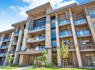 35 Southshore Cres #102, Hamilton, ON
