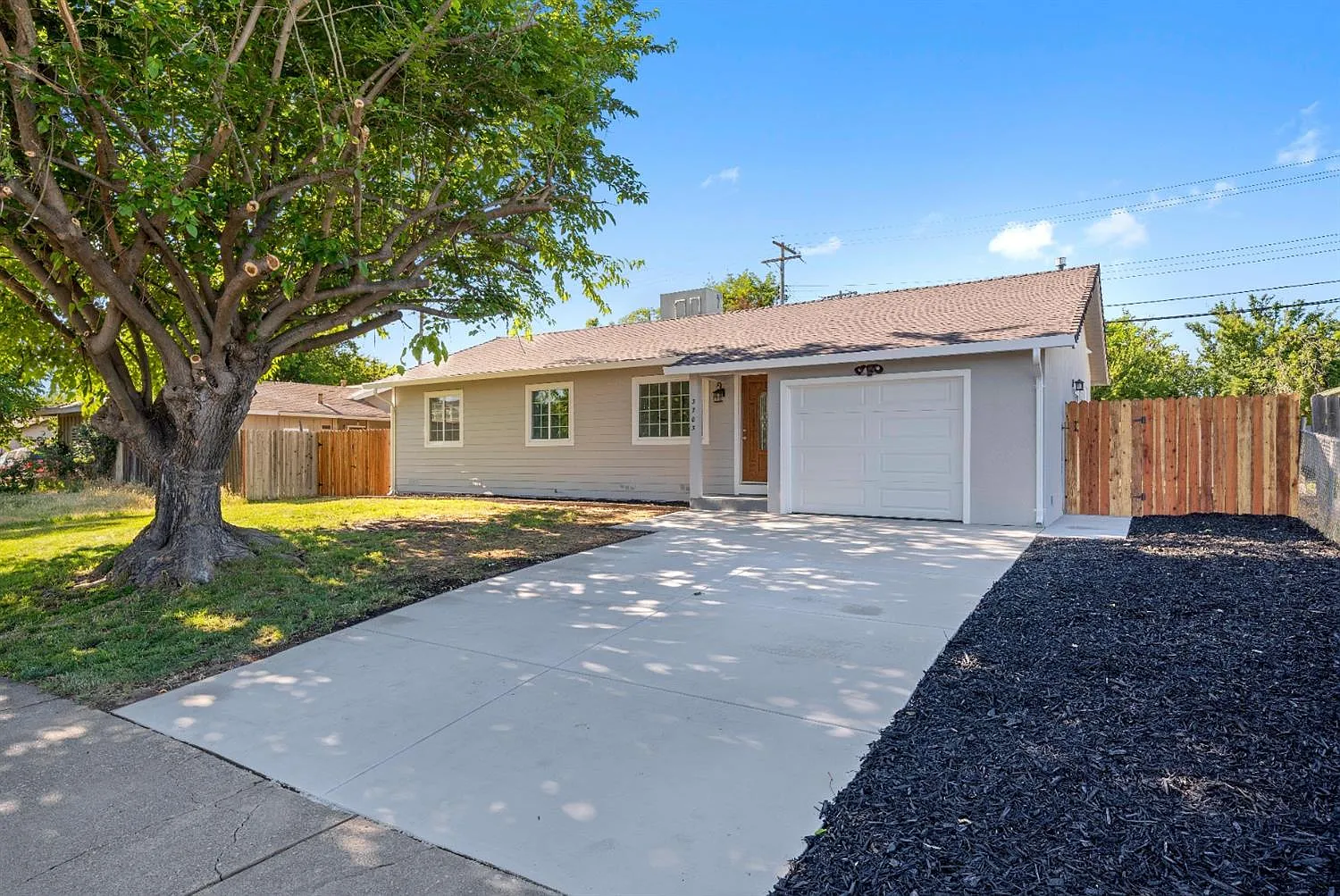 3705 Plymouth Dr photo 1