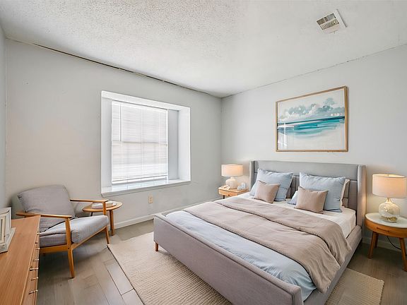 4th image of 1417 Caplin Dr