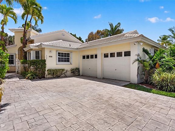 3rd image of 1251 Wilshire Cir E