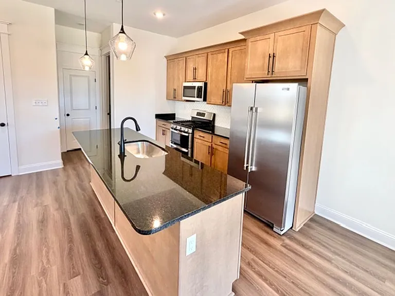 4877 Chatelet Dr — Photo 6