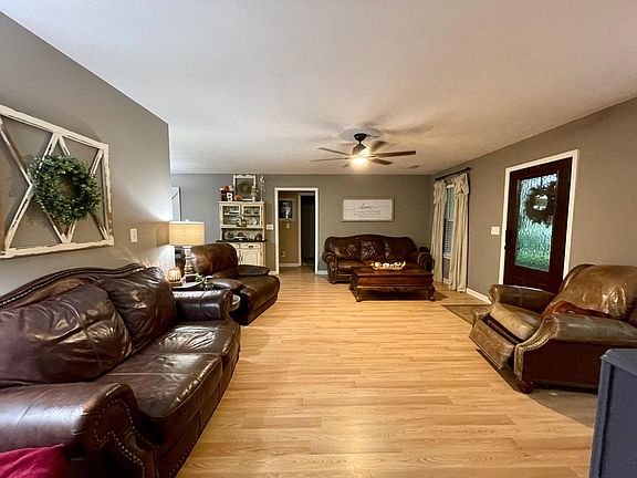 3rd image of 1518 Warren Cir N