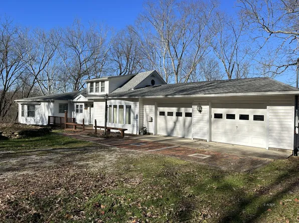 5945 Fisher Rd, Athens, OH 45701