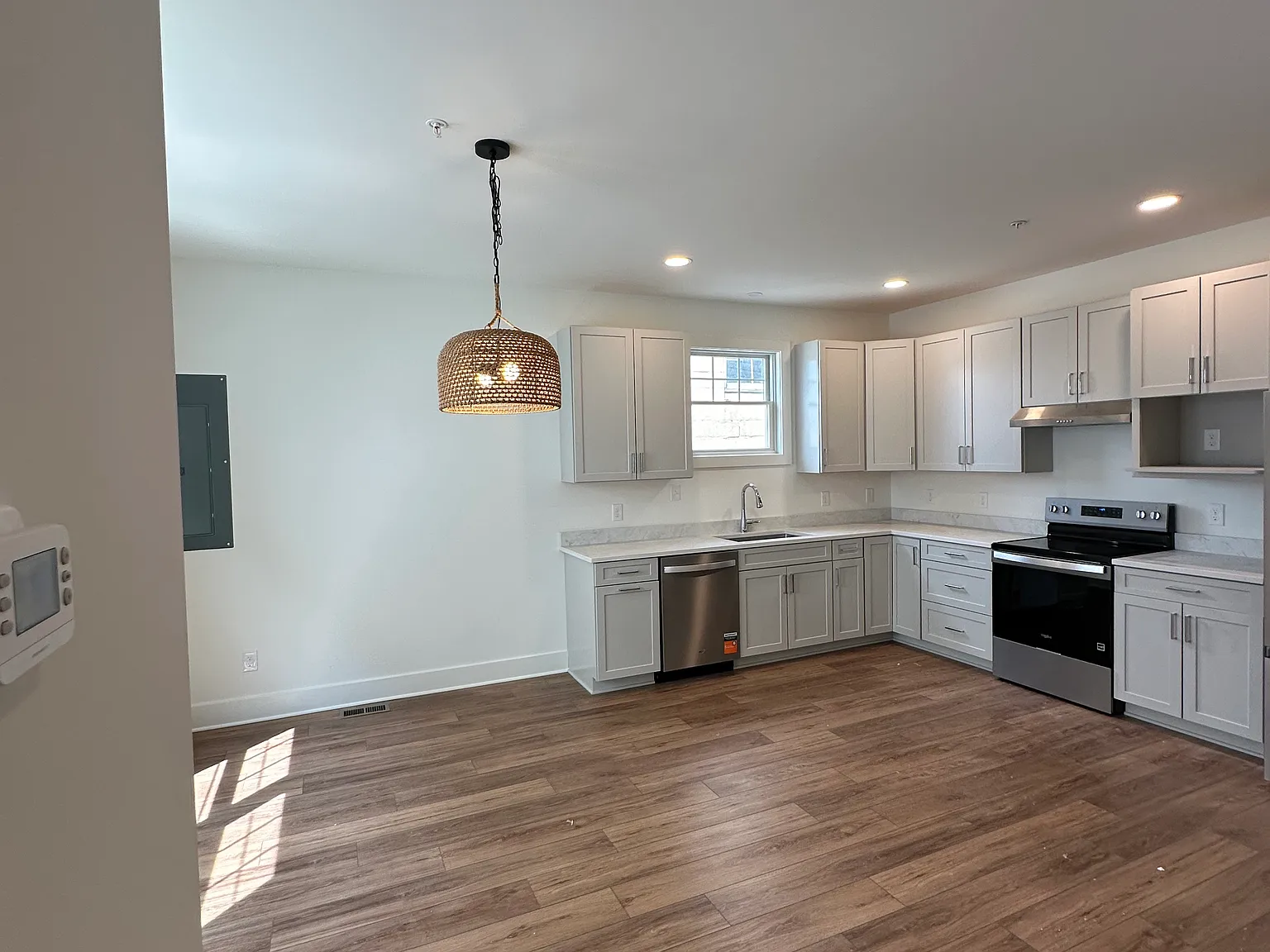 3 bed, 2.5 bath, $2,700 — Photo 3