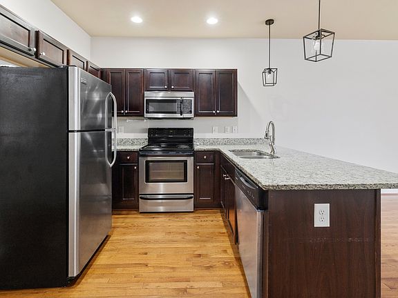 5th image of 2102 E Broad St APT A