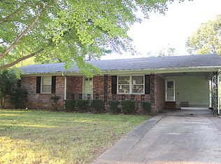 305 Belle Deere Dr, Trenton, TN 38382