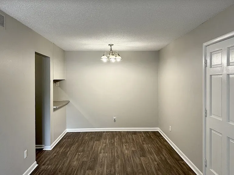 Spring Lake Cove Apartments — Photo 15