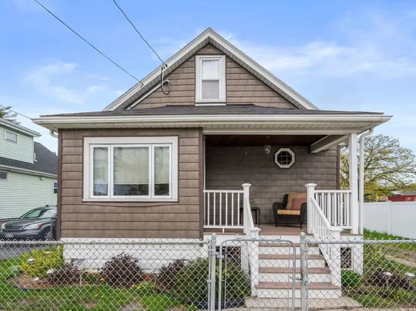 22 Davis St, Malden, MA 02148