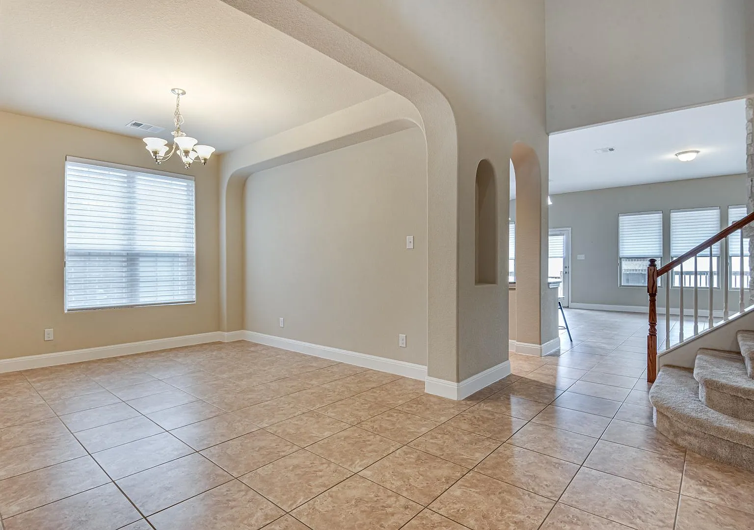 4 bed, 3.5 bath, 2950 sqft, $2,950 — Photo 4