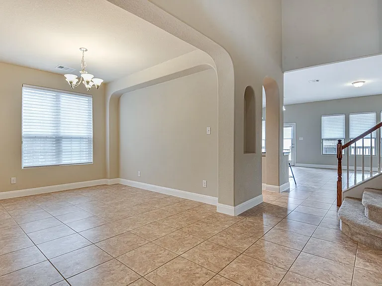 562 White Cyn — Photo 4