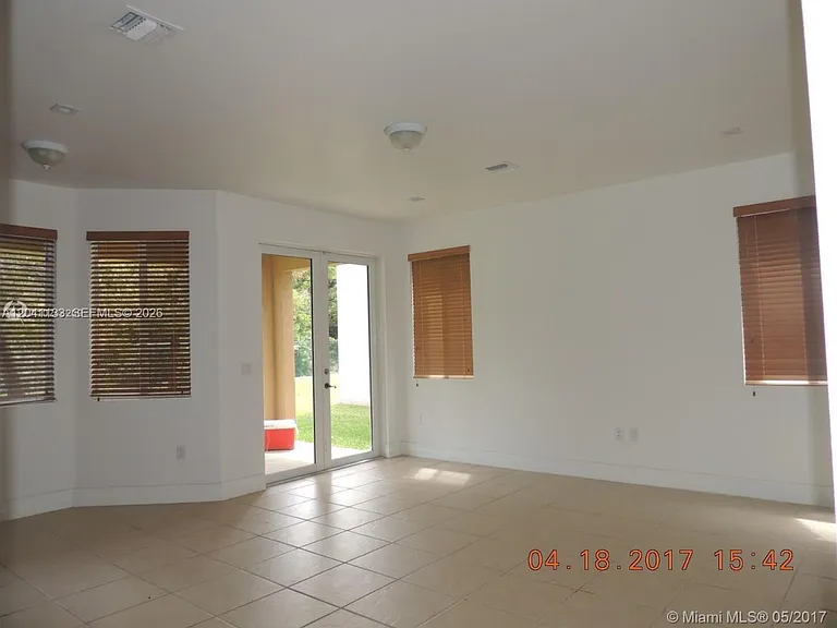 1926 SE 23rd Ct #1926 — Photo 4
