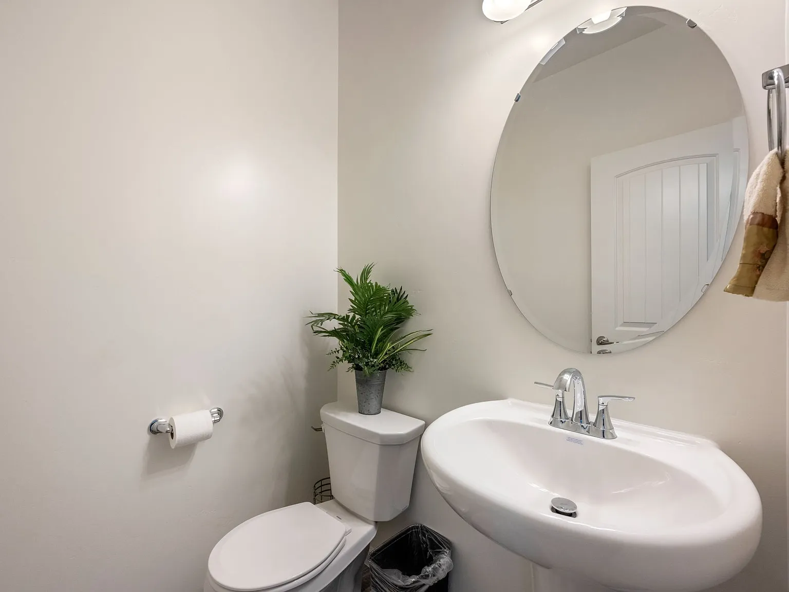 1382 E White Desert Dr — Photo 4