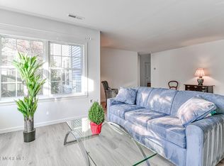 28 Honeysuckle Ln, Red Bank, NJ 07701