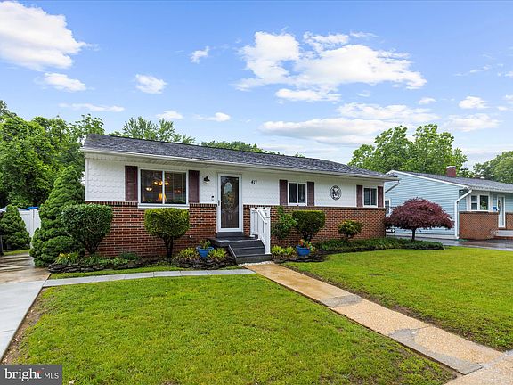3rd image of 411 Arbor Dr
