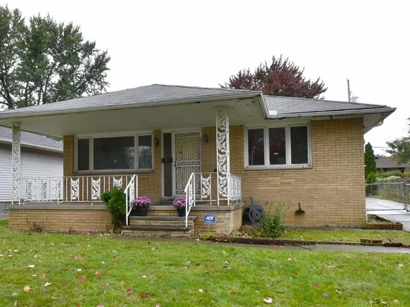 3742 W 106th St, Cleveland, OH 44111