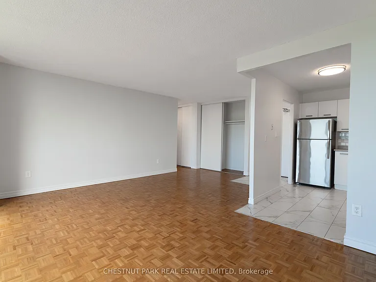 150 Lakeshore Rd W #1003 — Photo 10