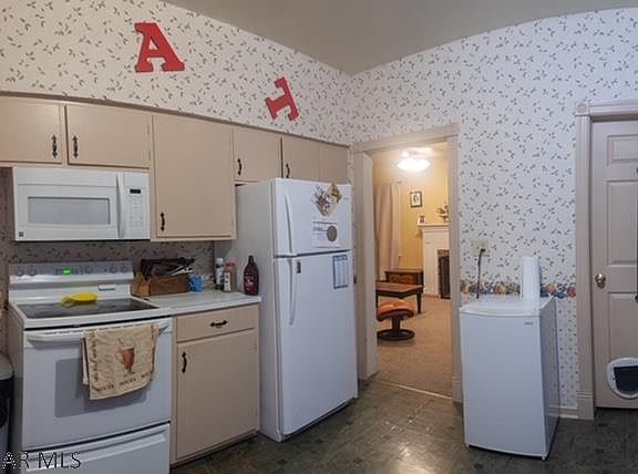 5th image of 221 S Bedford St