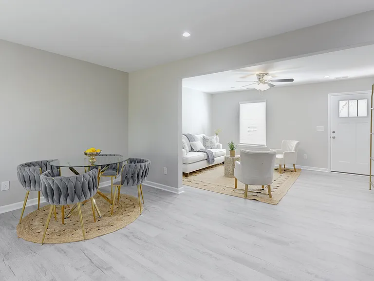 122 Thompson St — Photo 23