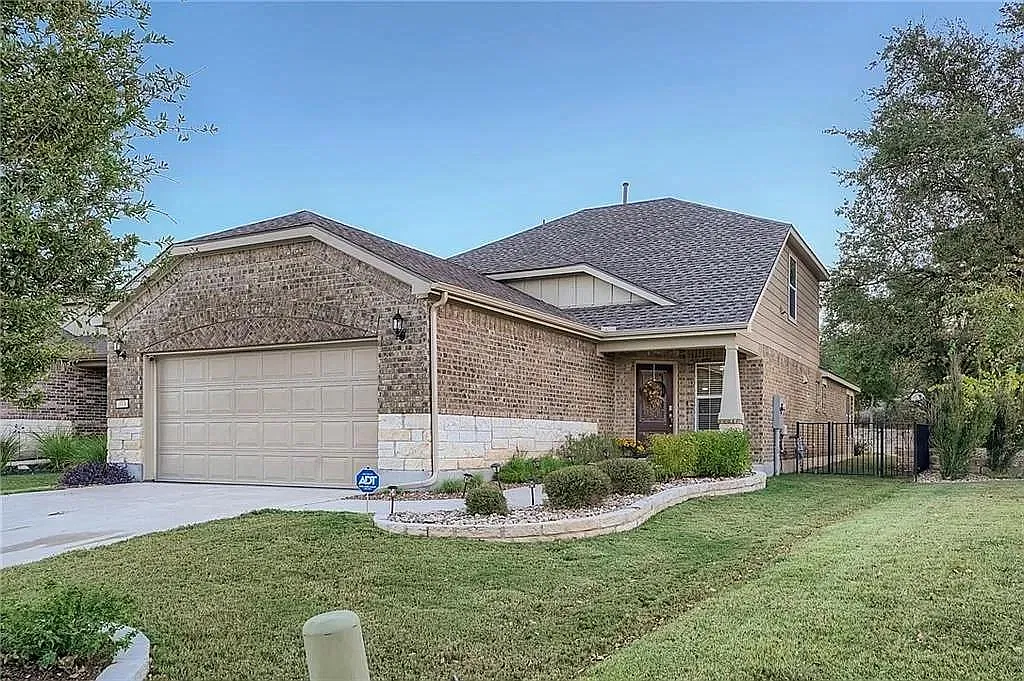 3 bed, 2090 sqft, $2,700 — Photo 1