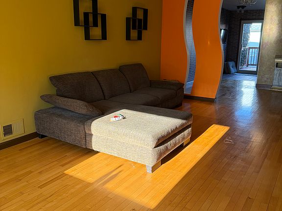 3rd image of 21 Pearsall St #1