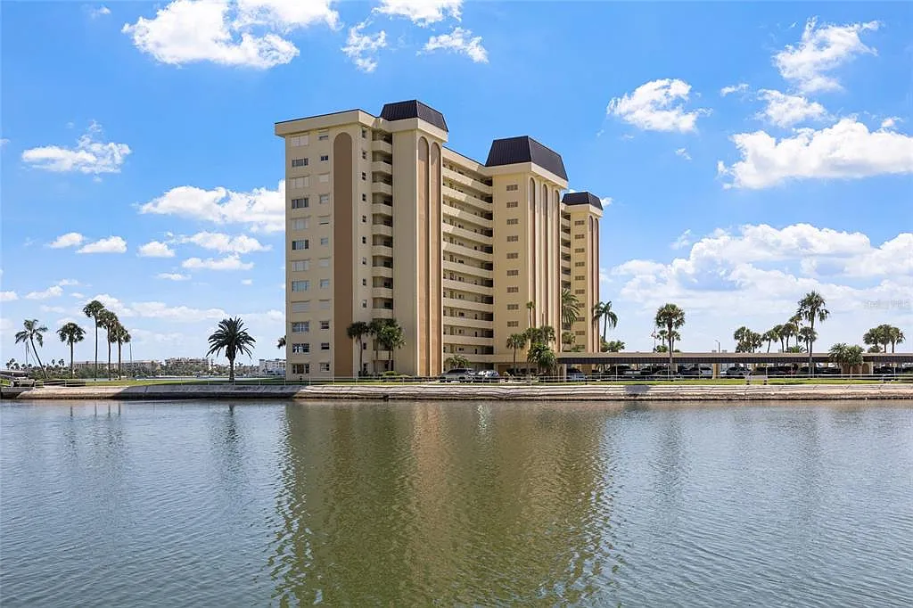 2 bed, 2.0 bath, 1050 sqft, $2,295 — Photo 1