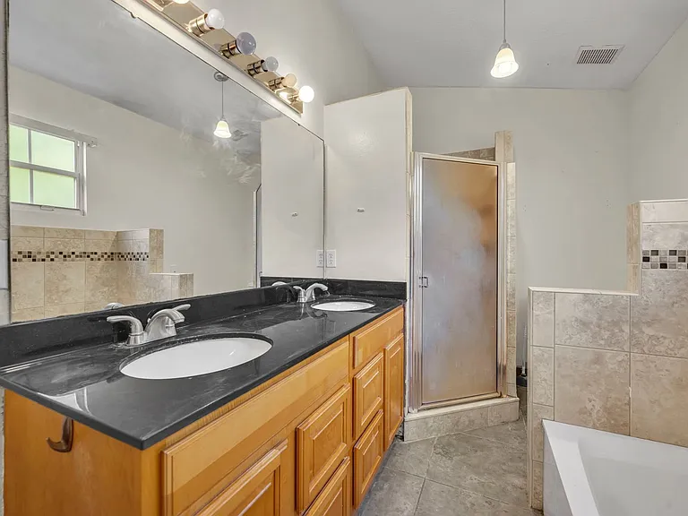 1816 Mizell Ave — Photo 22
