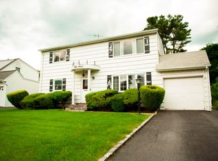 57 Woodhollow Rd, Albertson, NY 11507