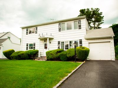 57 Woodhollow Rd, Albertson, NY, 11507