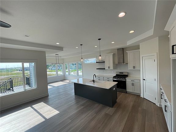 2nd image of 880 NW Sandy Hollow Cir