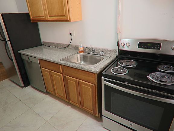 5th image of 165 Sherman Ave APT 4Q