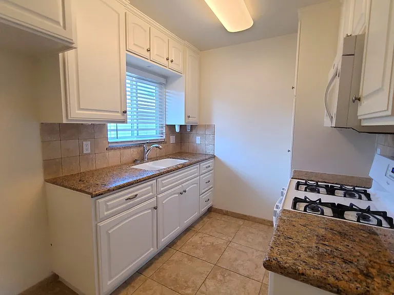 613 Pine Ave #619 — Photo 8