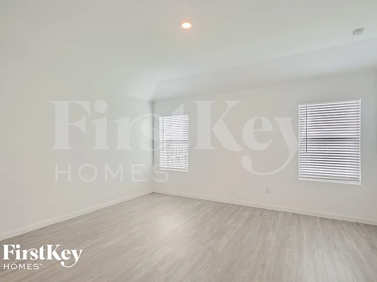 1204 Treehouse Ln — Photo 15