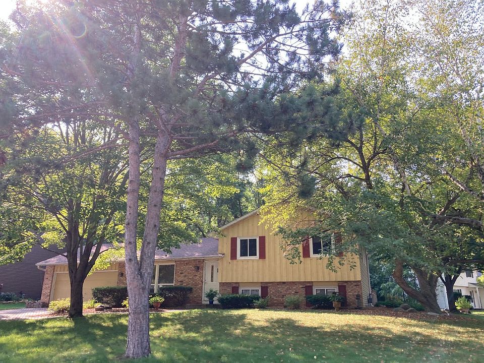 1st image of 2527 Interlachen Dr