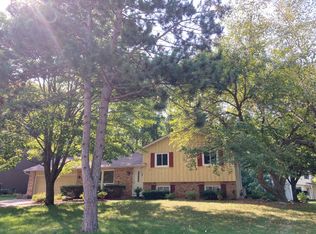 2527 Interlachen Dr, Stillwater, MN 55082