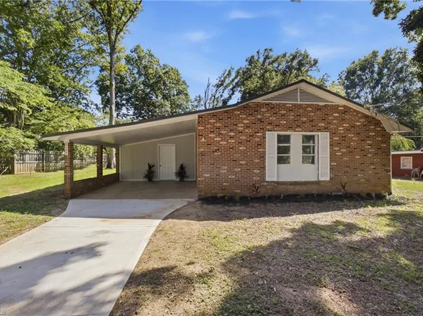 6132 Arden Dr, Clemmons, NC 27012